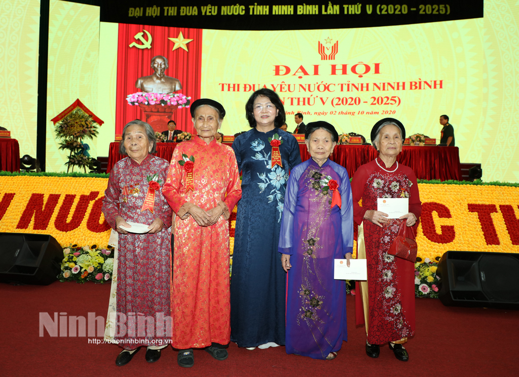 Khen thưởng các tập thể cá nhân đạt thành tích xuất sắc trong các phong trào thi đua của tỉnh giai đoạn 2015 2020