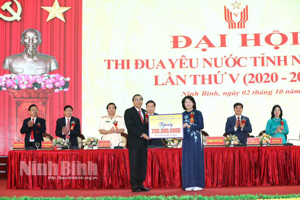 Khen thưởng các tập thể cá nhân đạt thành tích xuất sắc trong các phong trào thi đua của tỉnh giai đoạn 2015 2020