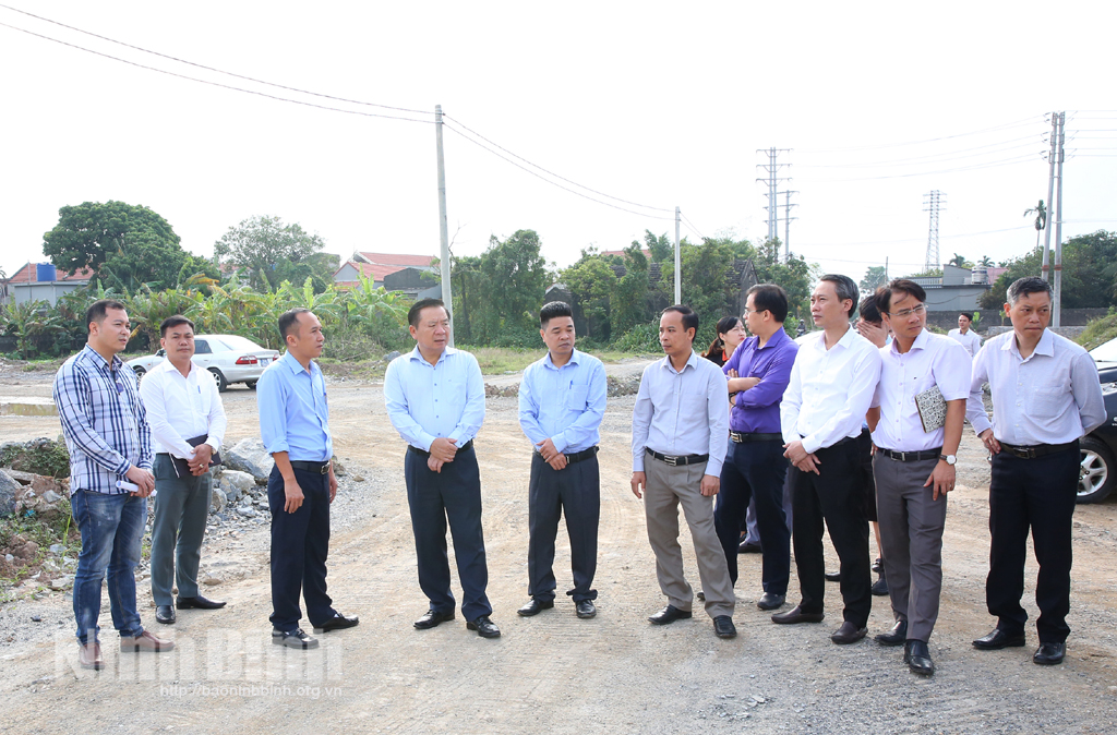 Các đồng chí lãnh đạo UBND tỉnh kiểm tra tình hình sản xuất tại một số địa phương