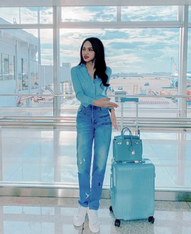 Street style giao mùa ngập sắc xanh của dàn mỹ nhân Việt
