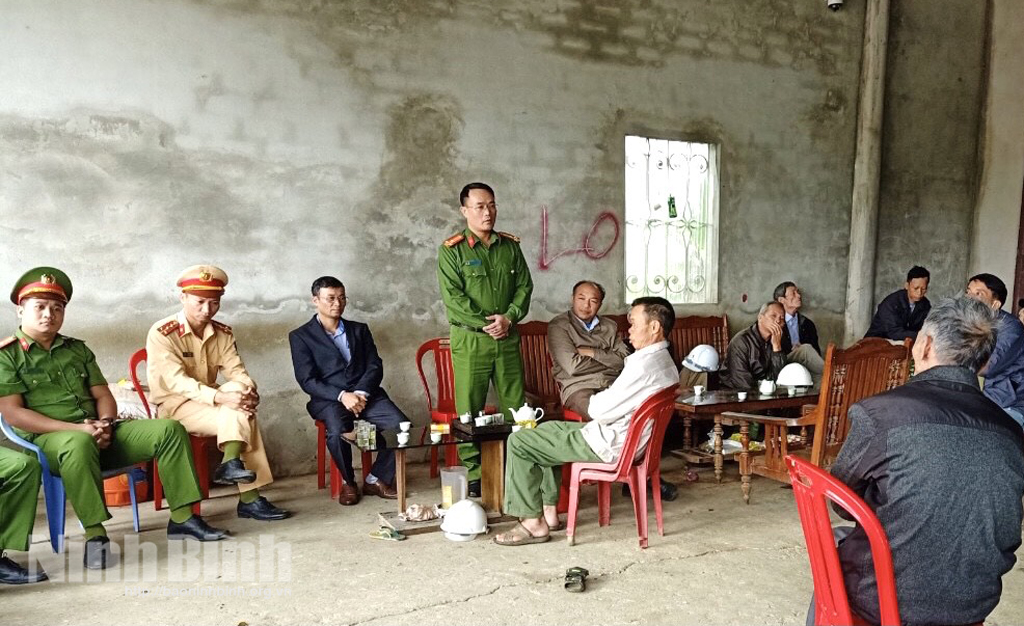 Không còn tình trạng người dân tự ý cản trở giao thông trên tuyến đường Ngô Thì Sỹ đoạn qua thôn Tân Nam xã Quang Sơn