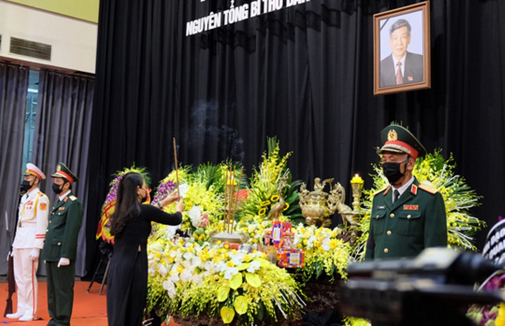 Đoàn đại biểu của tỉnh dự lễ viếng và lễ truy điệu nguyên Tổng Bí thư Lê Khả Phiêu