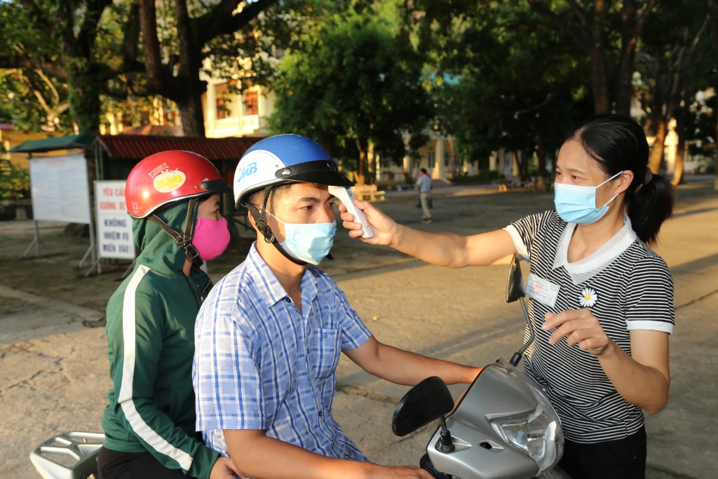 Thí sinh Ninh Bình bước vào ngày đầu tiên của mùa thi đặc biệt