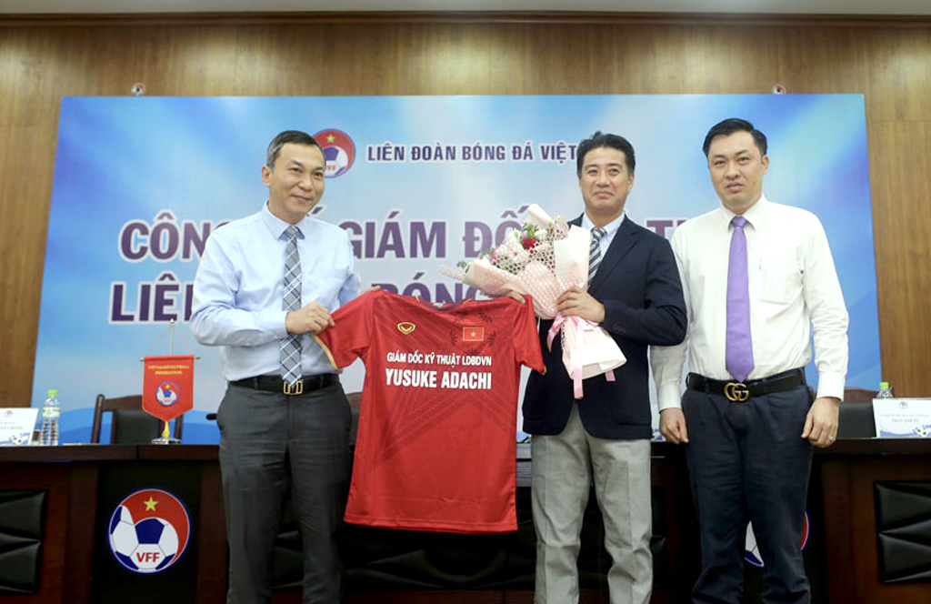 LĐBĐVN chính thức ra mắt tân GĐKT Yusuke Adachi