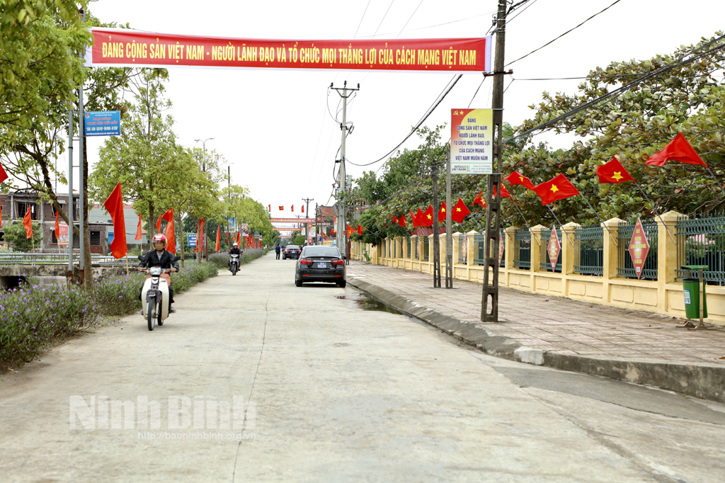 Treo cờ Tổ quốc khơi dậy nét đẹp văn hóa niềm tự hào dân tộc