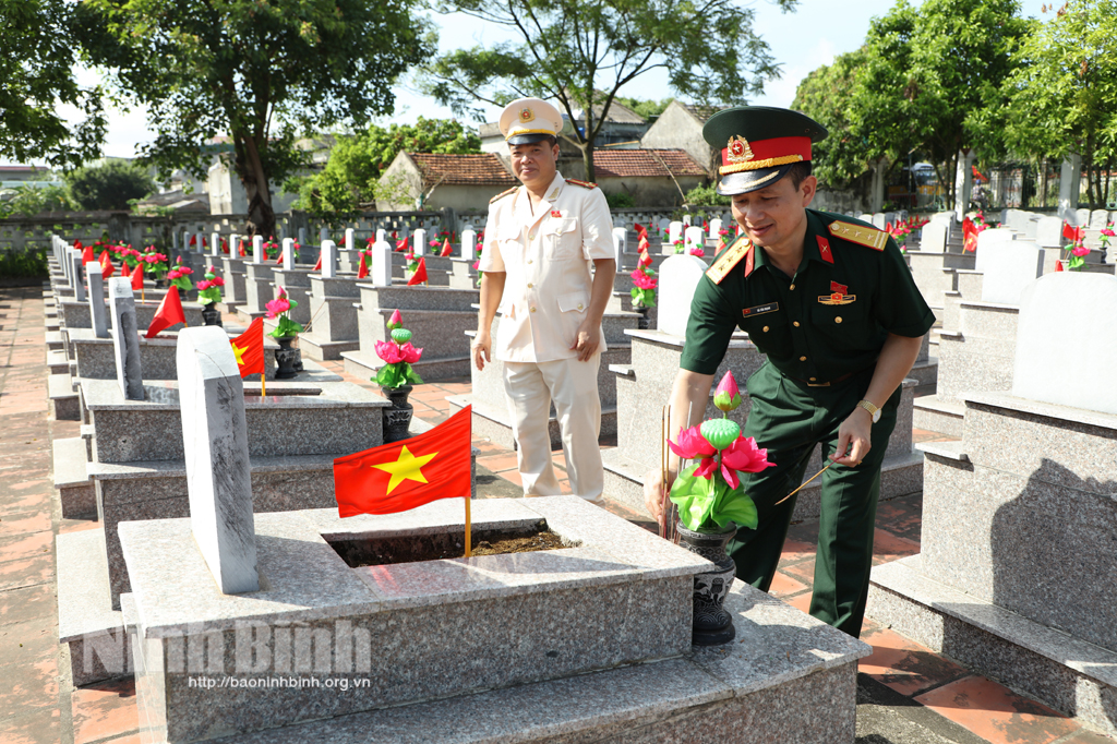 Treo cờ Tổ quốc khơi dậy nét đẹp văn hóa niềm tự hào dân tộc