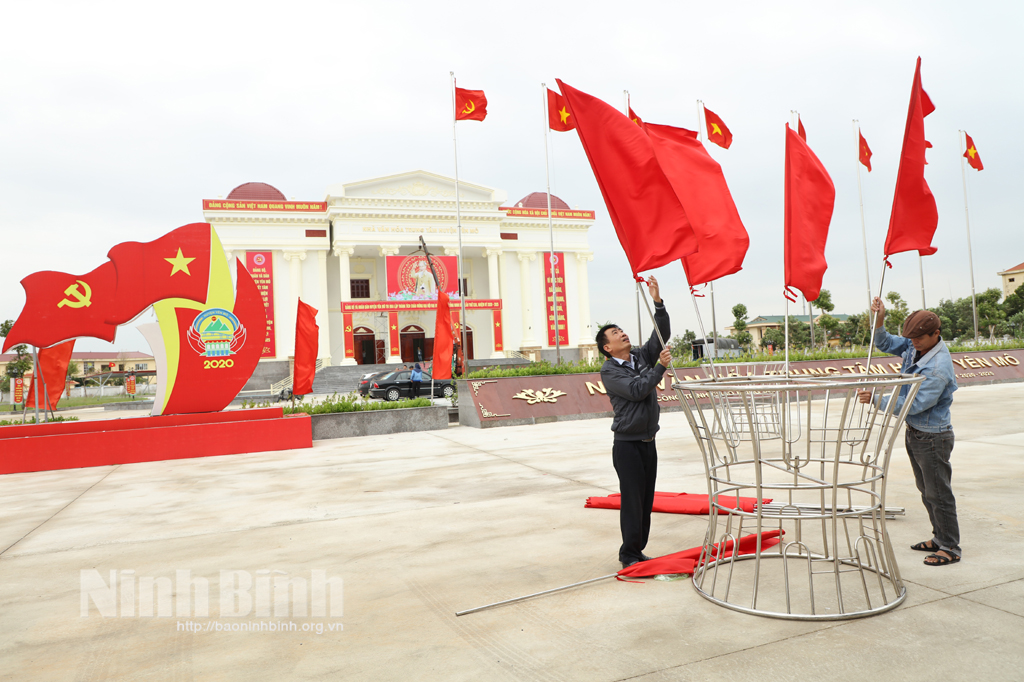Treo cờ Tổ quốc khơi dậy nét đẹp văn hóa niềm tự hào dân tộc