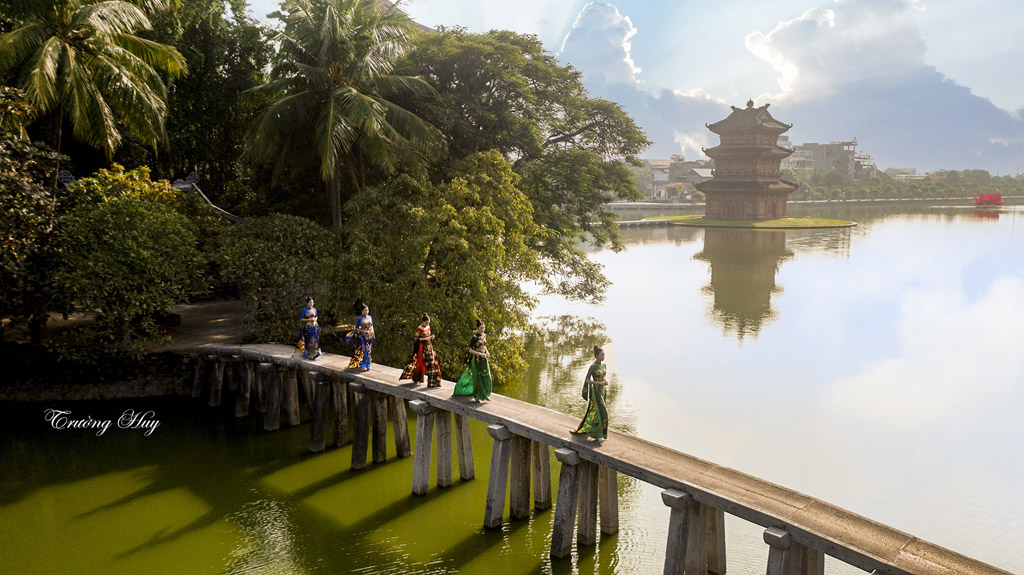 Quảng bá hình ảnh Ninh Bình qua tà áo dài Việt