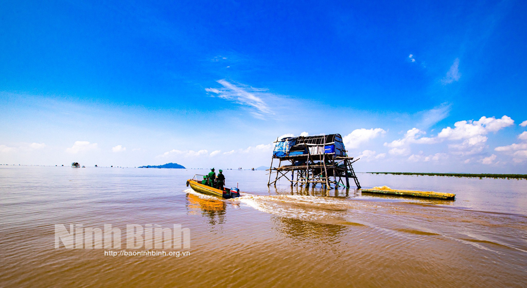 Những bước chân thầm lặng