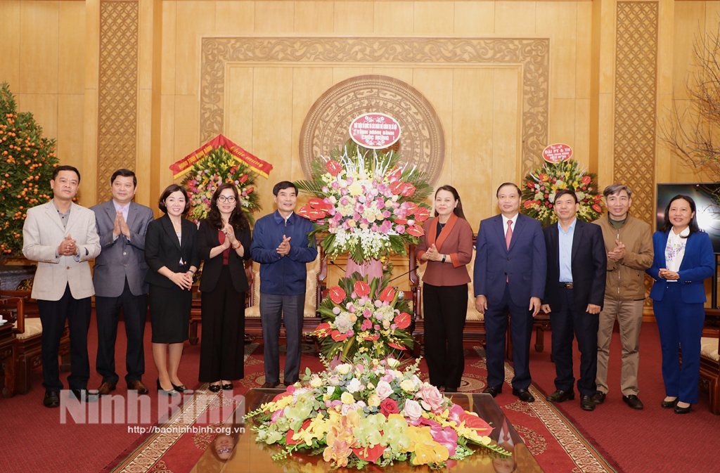 Các đoàn đại biểu chúc mừng Tỉnh ủy nhân kỷ niệm 91 năm Ngày thành lập Đảng