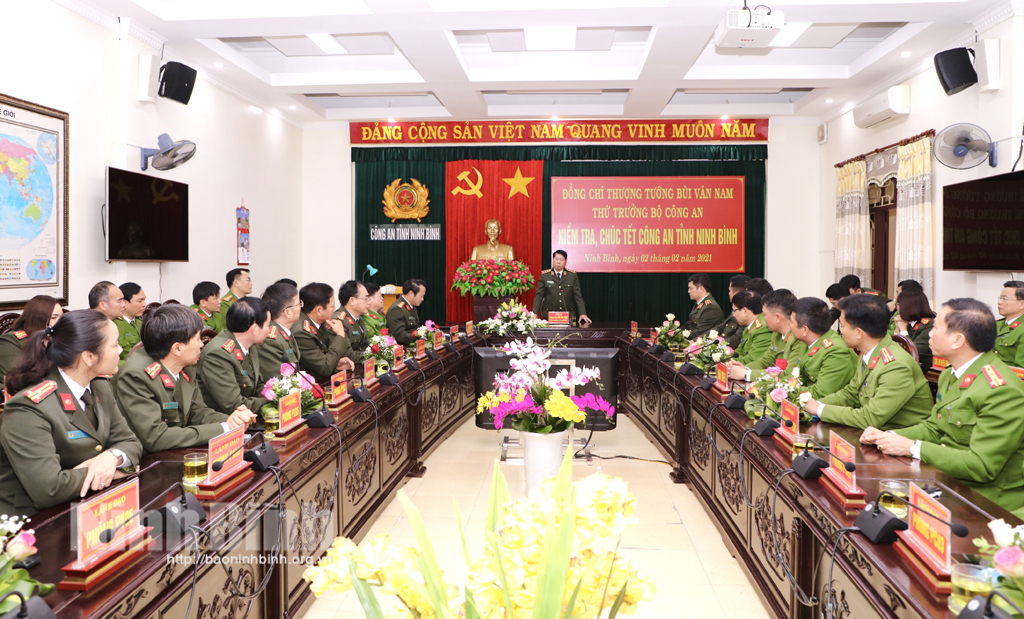 Thượng tướng Bùi Văn Nam Thứ trưởng Bộ Công an chúc mừng Tỉnh ủy Ninh Bình