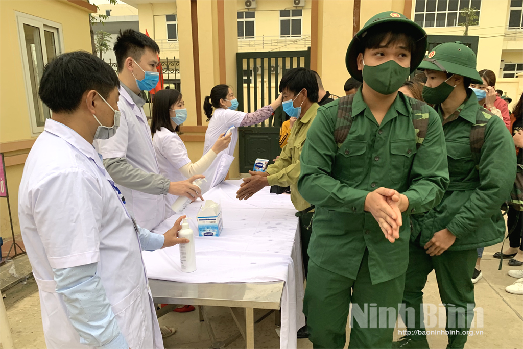 Ninh Bình tưng bừng khí thế giao nhận quân