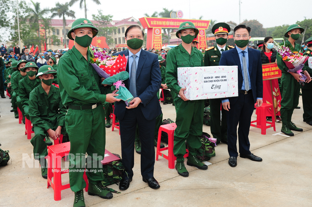 Ninh Bình tưng bừng khí thế giao nhận quân