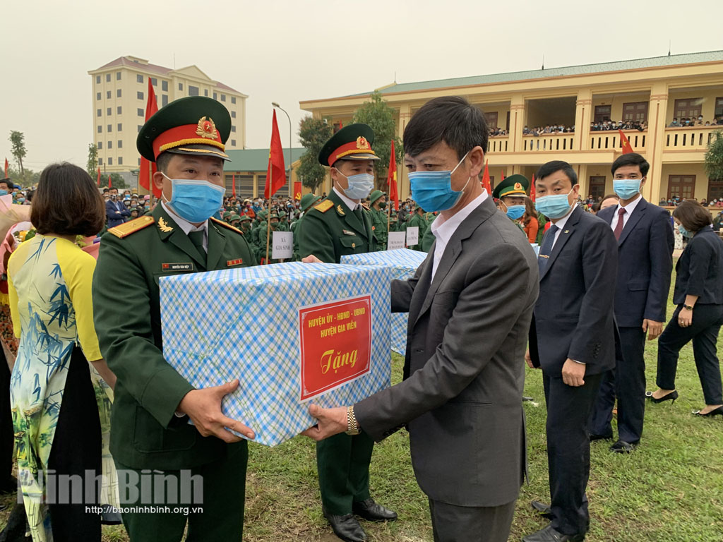 Ninh Bình tưng bừng khí thế giao nhận quân