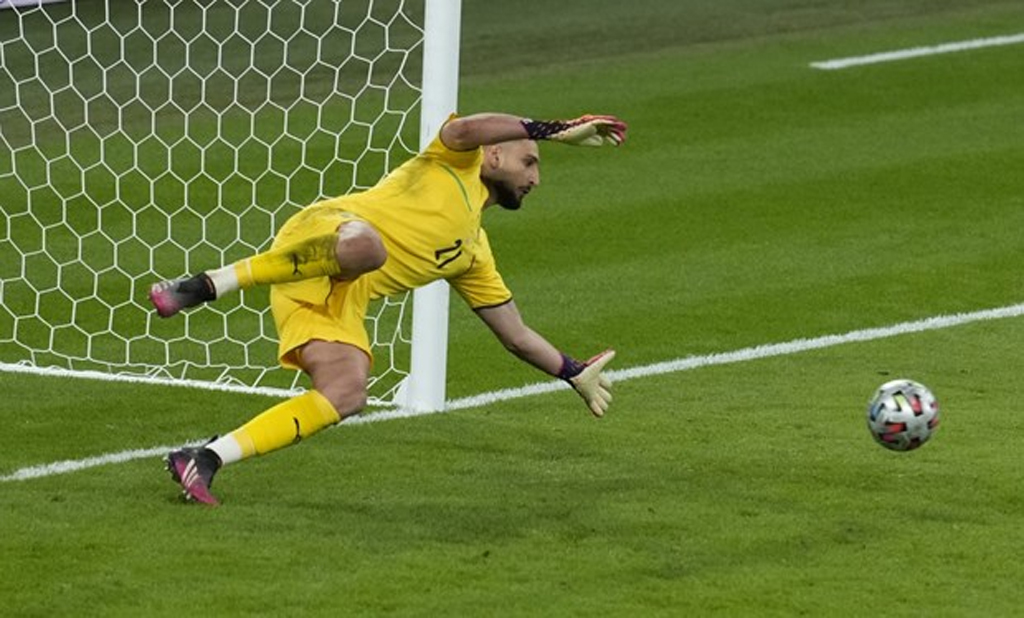 Ronaldo giành Vua phá lưới thủ môn Italy xuất sắc nhất EURO 2020