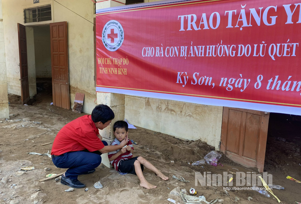 Mang yêu thương về với miền Trung ruột thịt