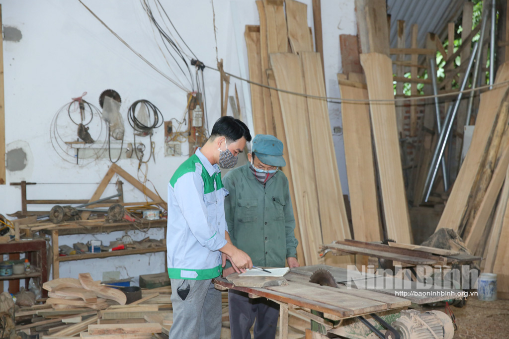 Phát triển kinh tế từ nghề mộc truyền thống
