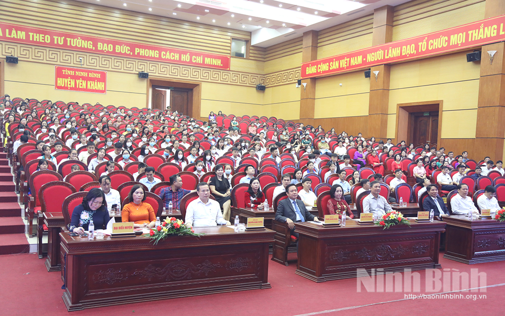 Trao thưởng Quỹ khuyến học khuyến tài Vũ Duy Thanh năm 2022