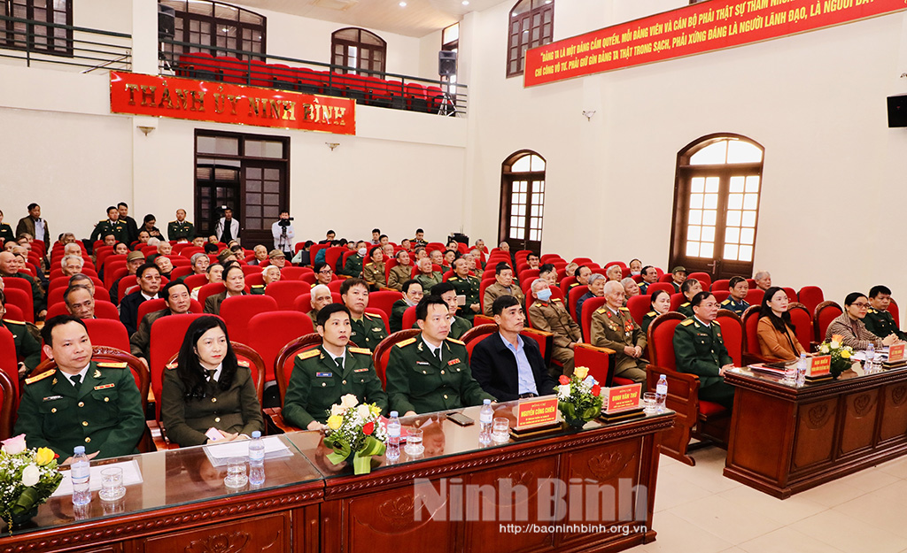 Thành phố Ninh Bình gặp mặt cán bộ quân đội nghỉ hưu nghỉ công tác trên địa bàn