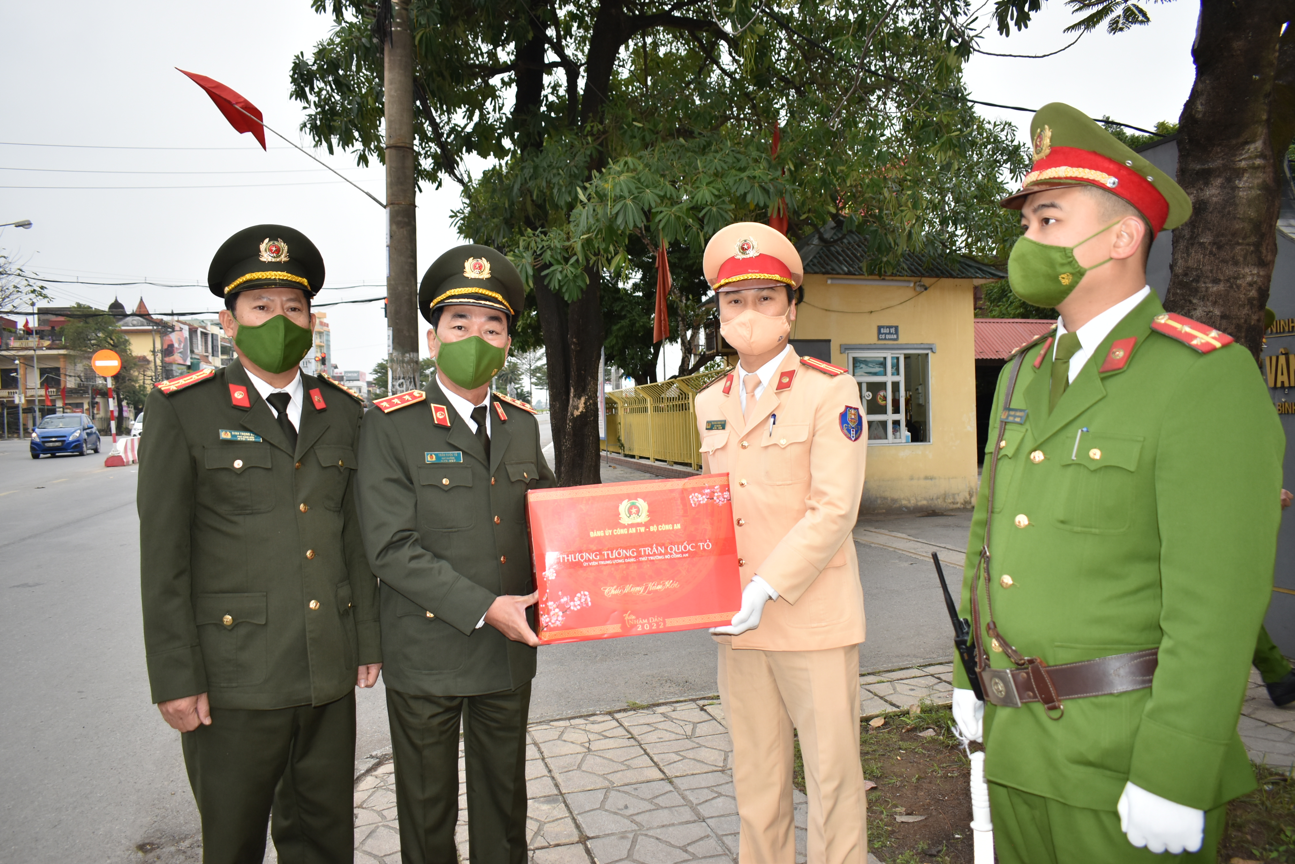 Thượng tướng Trần Quốc Tỏ Thứ trưởng Bộ Công an thăm kiểm tra chúc Tết tại Ninh Bình
