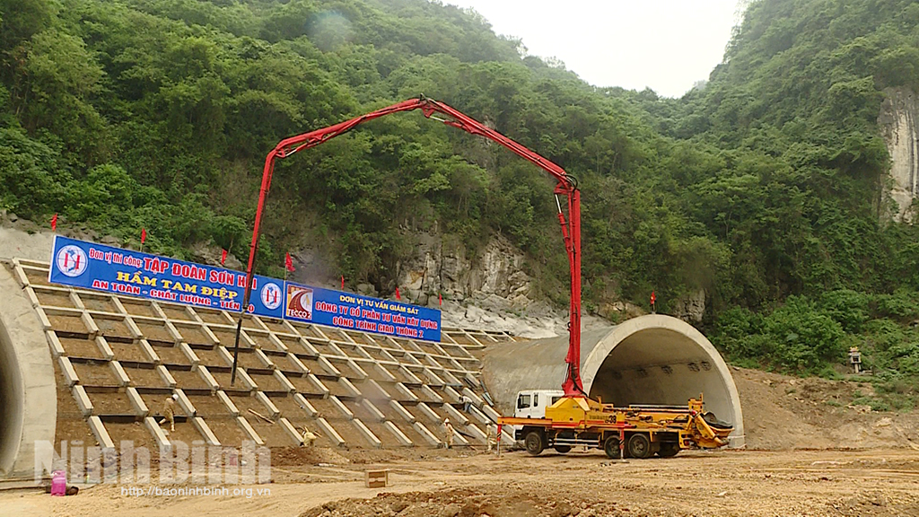 Phó Thủ tướng Chính phủ kiểm tra tiến độ dự án Cao tốc Mai Sơn QL45