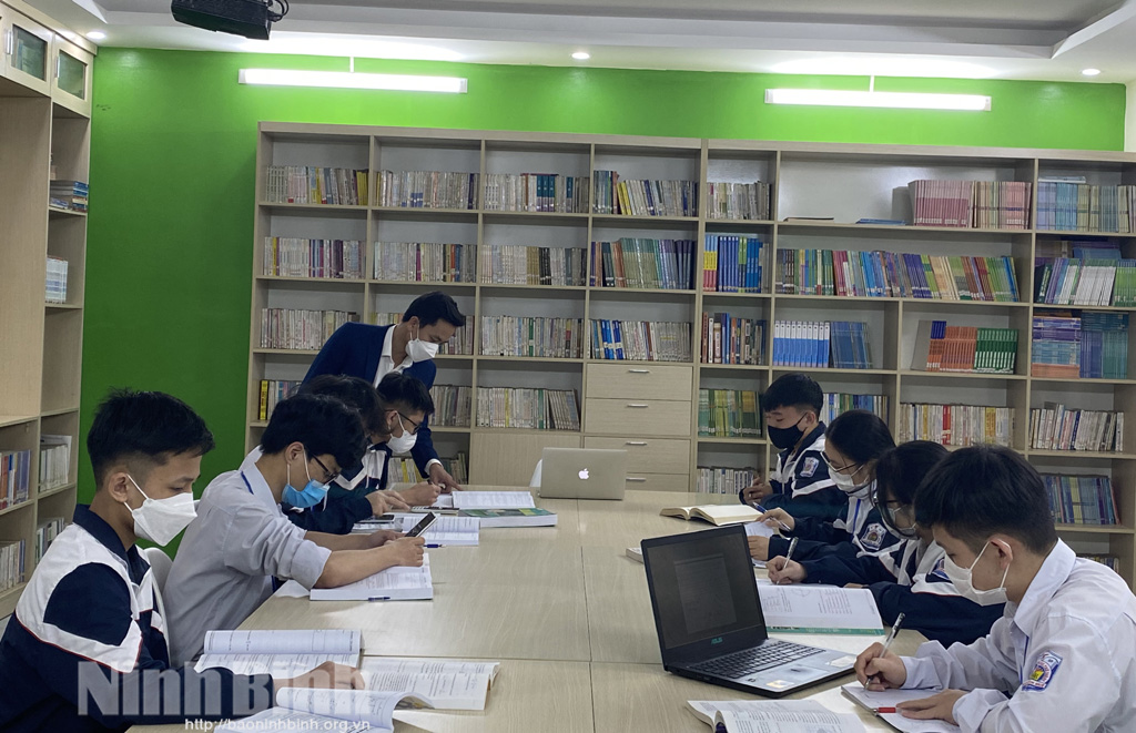 Thầy giáo có nhiều thành tích bồi dưỡng học sinh giỏi