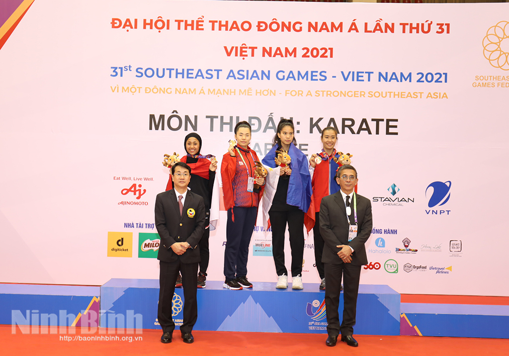 Vận động viên Việt Nam giành 2 huy chương vàng trong ngày thi đấu đầu tiên môn Karate tại SEA Games 31