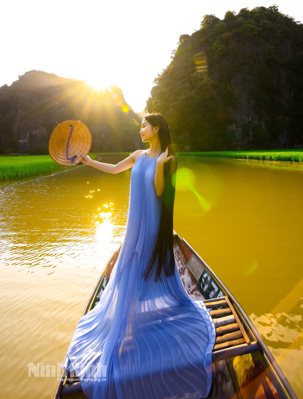 Á hậu 1 Hoa hậu Môi trường Việt Nam Hoàng Thị Hải Yến Truyền thông điệp du lịch xanh cho Ninh Bình