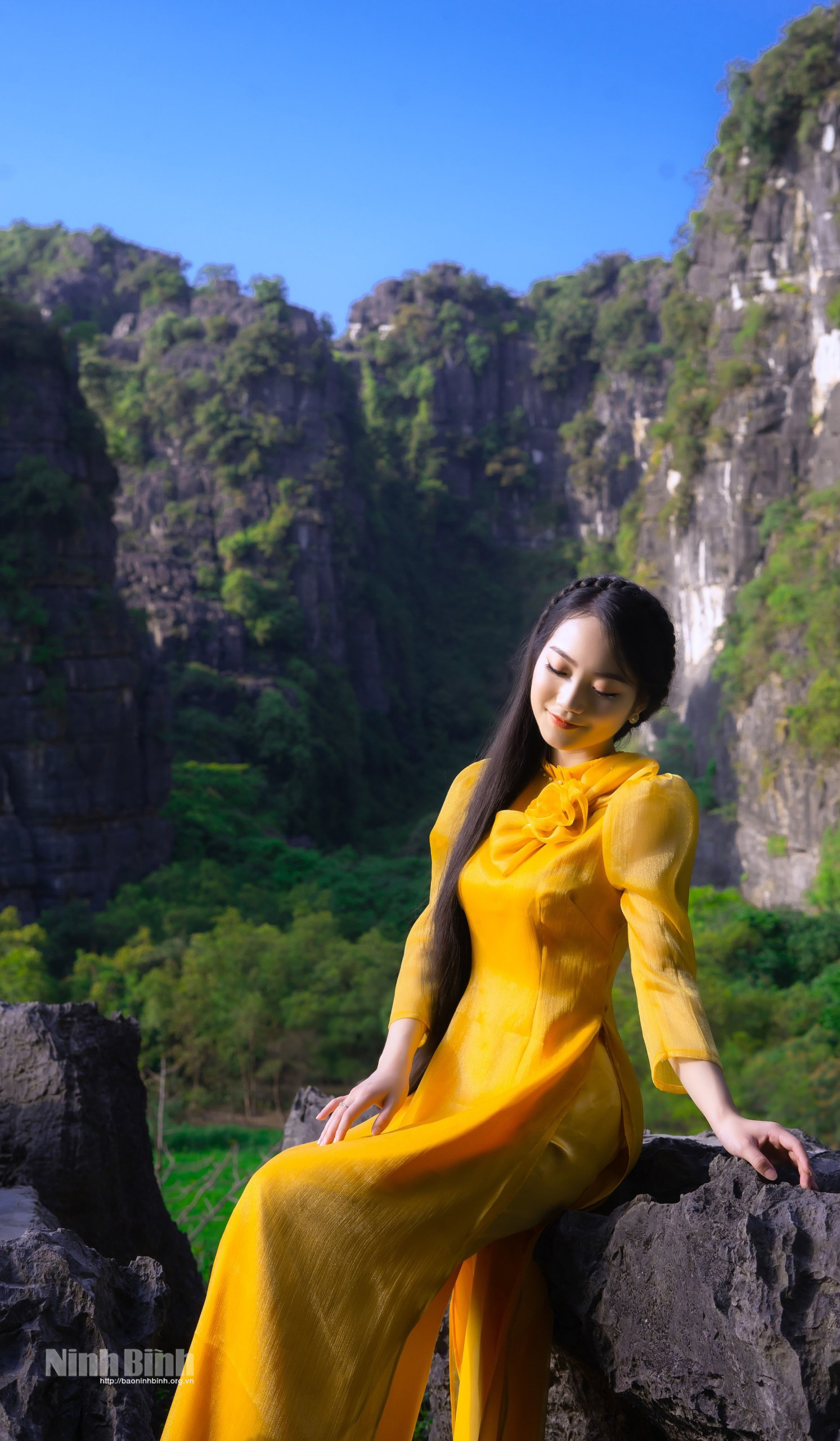 Á hậu 1 Hoa hậu Môi trường Việt Nam Hoàng Thị Hải Yến Truyền thông điệp du lịch xanh cho Ninh Bình