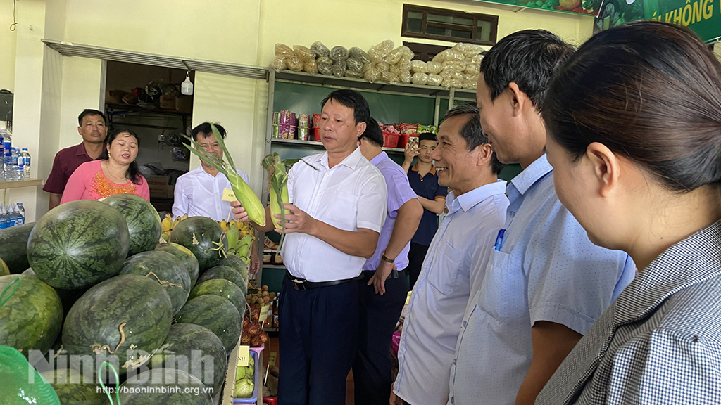 Khai trương cửa hàng nông sản an toàn Lượng Phong