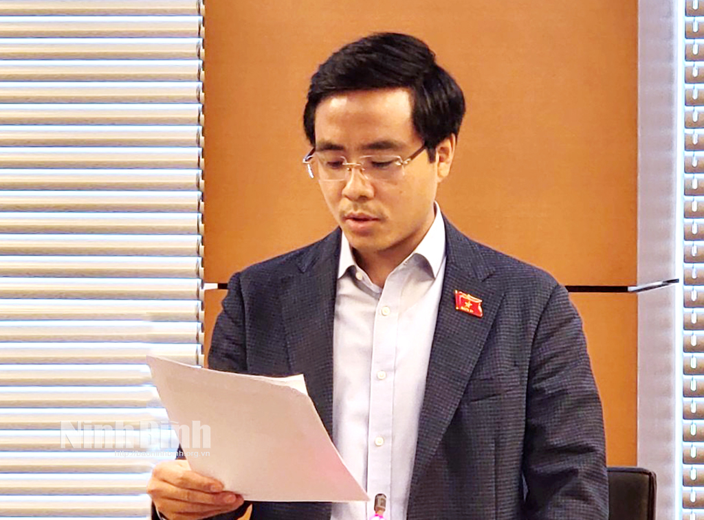 Kỳ họp thứ ba Quốc hội khóa XV Đại biểu Quốc hội tỉnh tham gia thảo luận về chủ trương đầu tư các công trình giao thông