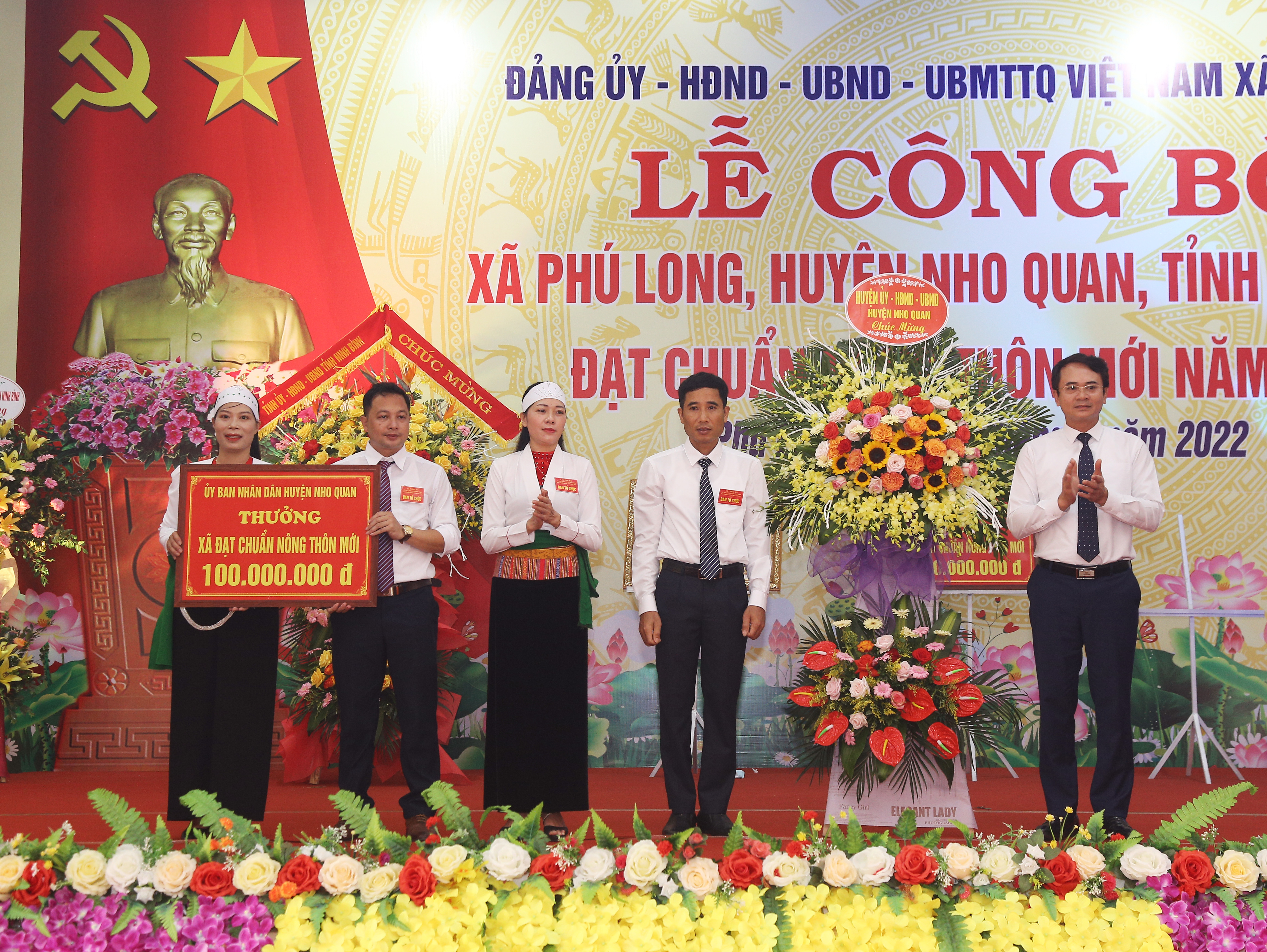 Phú Long đón Bằng công nhận xã đạt chuẩn Nông thôn mới