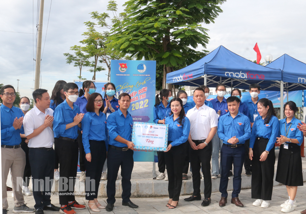 Gần 1000 đoàn viên thanh niên tham gia tiếp sức mùa thi