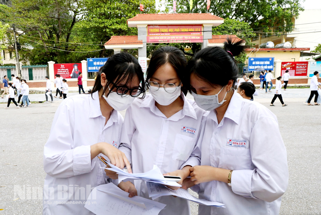 Thí sinh phấn khởi trong ngày đầu diễn ra kỳ thi tốt nghiệp THPT 2022