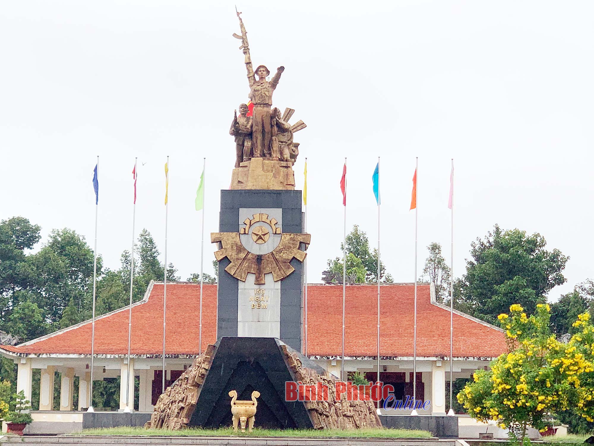 Kỷ niệm 50 năm chiến thắng chốt chặn Tàu Ô 2881972 2882022 Tàu Ô Xóm Ruộng bức tường thép trên đường 13