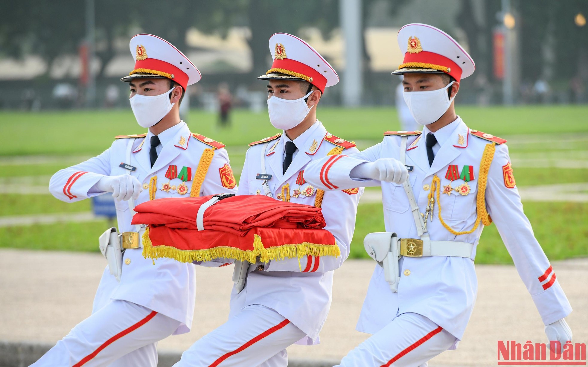 Thiêng liêng nghi lễ thượng cờ mừng Quốc khánh 29