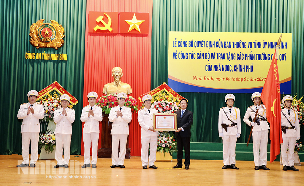 Công bố quyết định của Ban Thường vụ Tỉnh ủy đối với Giám đốc Công an tỉnh