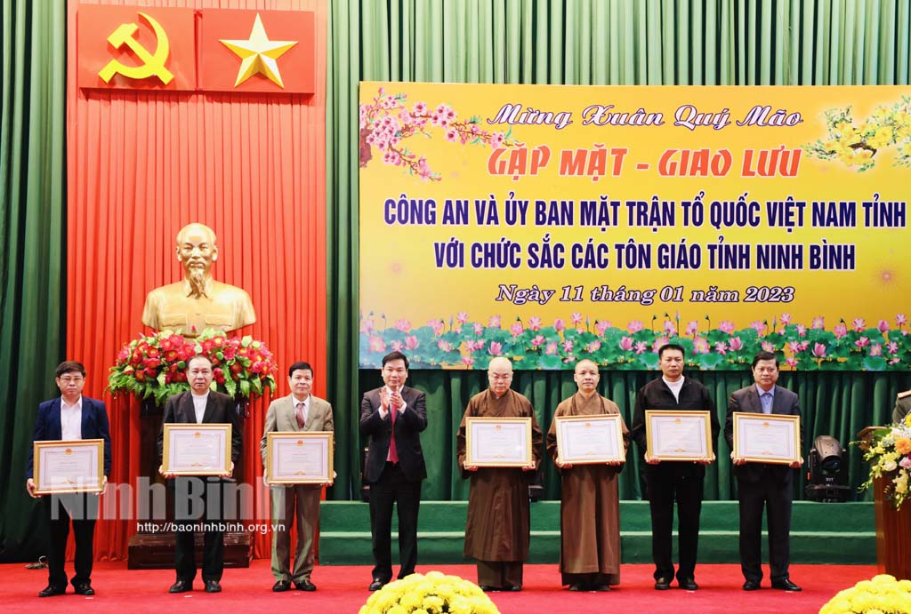 Gặp mặt giao lưu với chức sắc các tôn giáo nhân dịp Xuân Quý Mão năm 2023