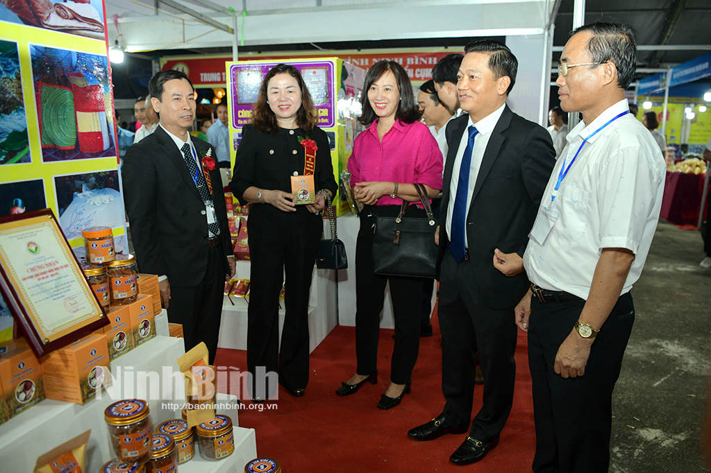 Khai mạc Hội chợ sản phẩm công nghiệp nông thôn tiêu biểu Ninh Bình 2023