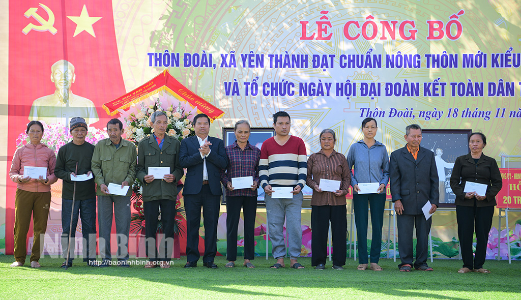 Các đồng chí lãnh đạo tỉnh dự Ngày hội Đại đoàn kết toàn dân tộc tại các khu dân cư