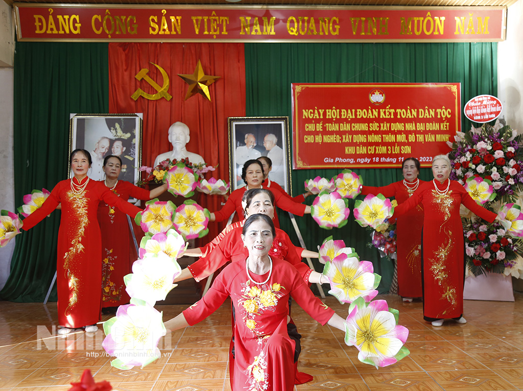 Các đồng chí lãnh đạo tỉnh dự Ngày hội Đại đoàn kết toàn dân tộc tại các khu dân cư