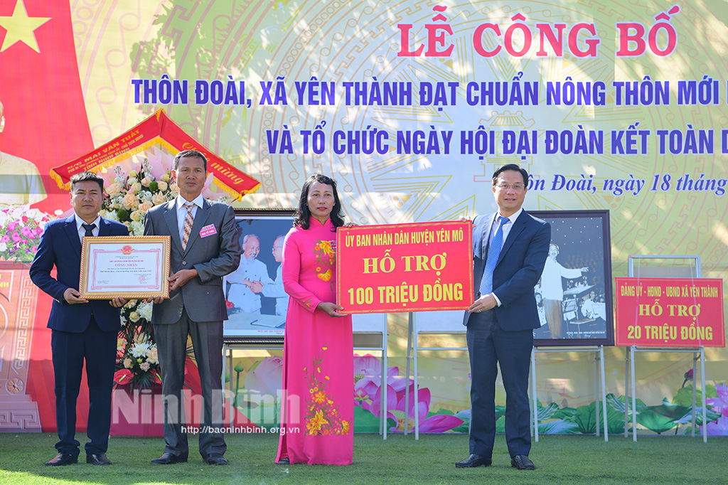 Các đồng chí lãnh đạo tỉnh dự Ngày hội Đại đoàn kết toàn dân tộc tại các khu dân cư