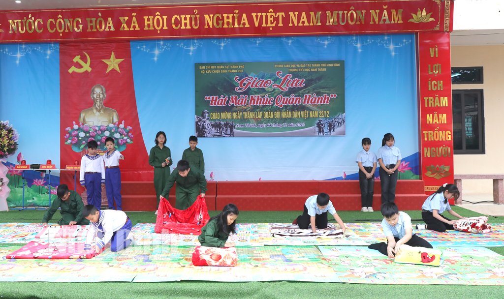 Thành phố Ninh Bình Quan tâm giáo dục truyền thống cách mạng cho học sinh