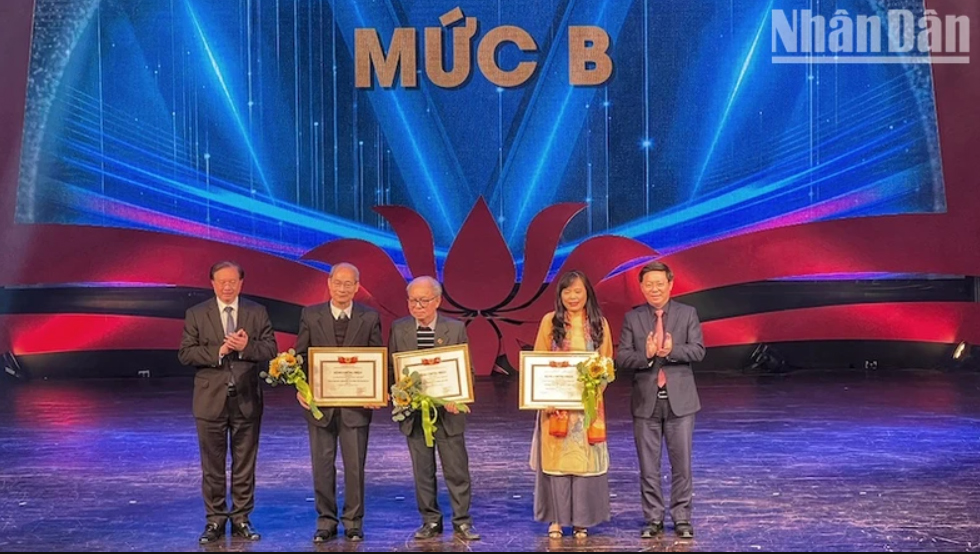Tặng thưởng các tác phẩm lý luận phê bình văn học nghệ thuật năm 2022