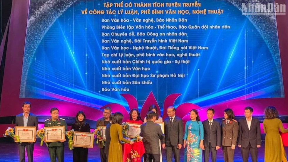 Tặng thưởng các tác phẩm lý luận phê bình văn học nghệ thuật năm 2022