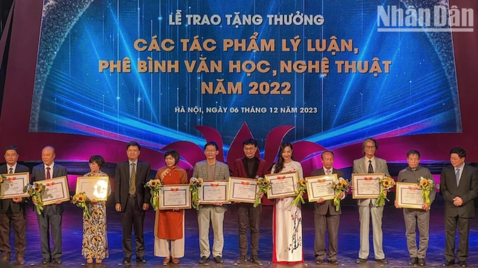 Tặng thưởng các tác phẩm lý luận phê bình văn học nghệ thuật năm 2022
