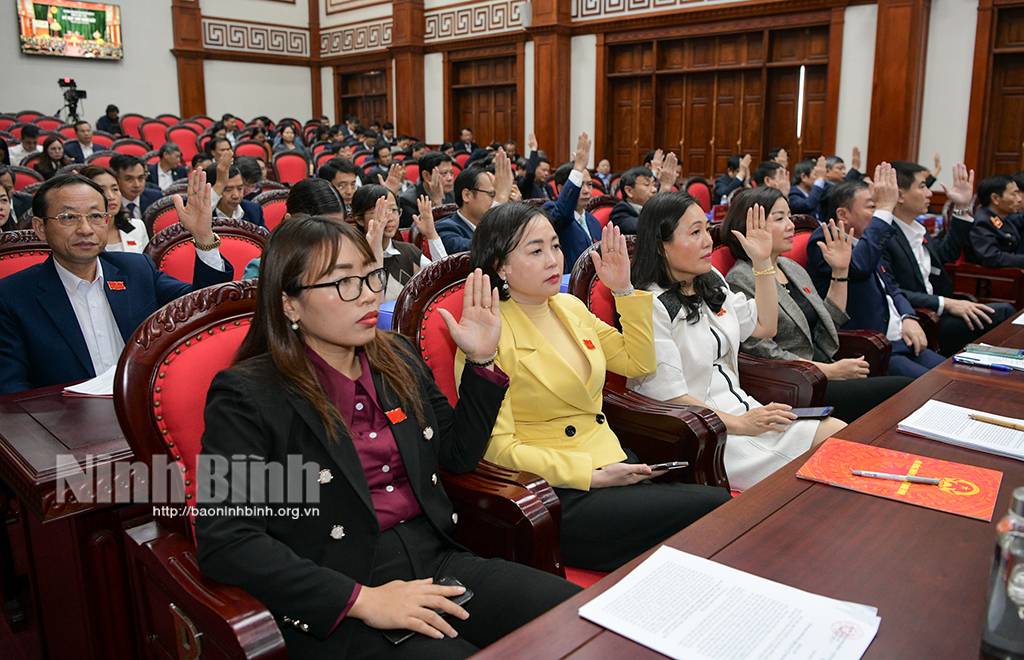 Bế mạc kỳ họp thứ 17 HĐND tỉnh khóa XV