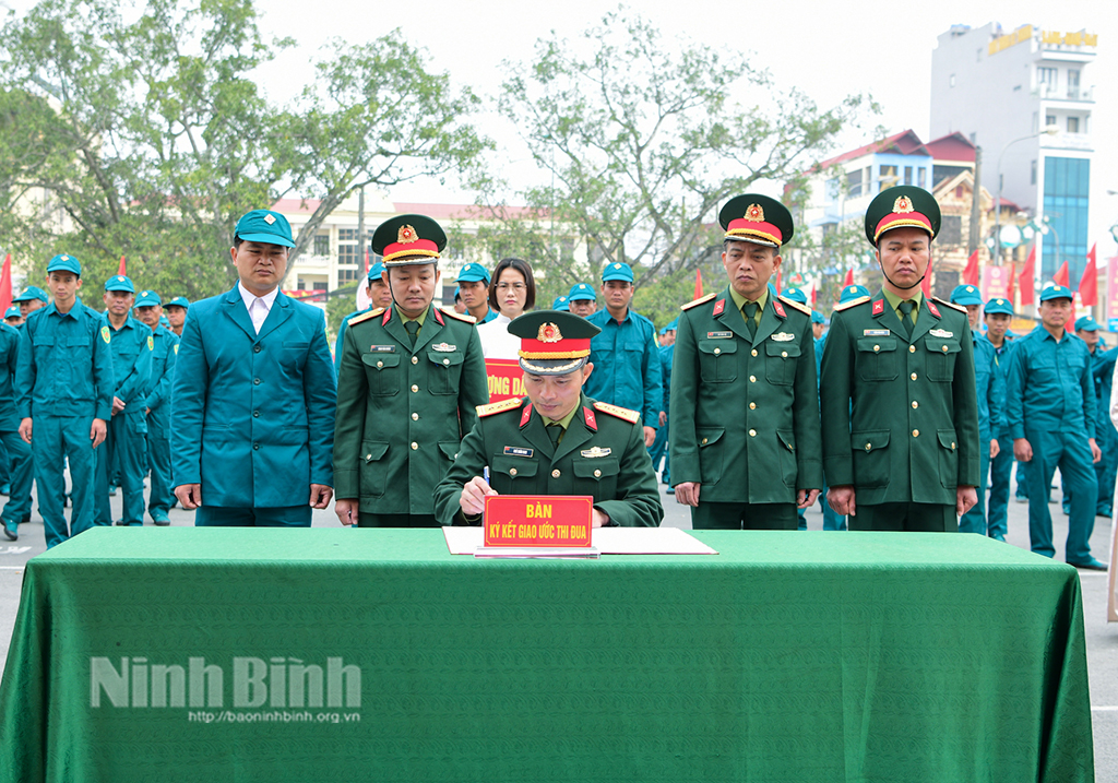 Huyện Kim Sơn ra quân huấn luyện năm 2023