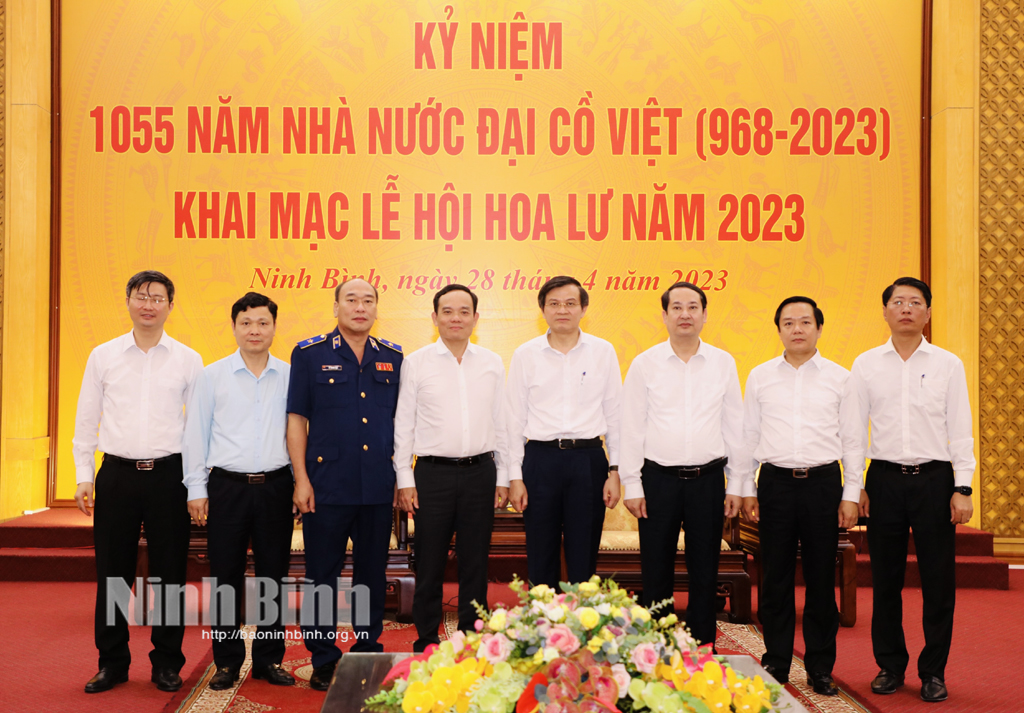 Các đồng chí lãnh đạo Trung ương chúc mừng nhân kỷ niệm 1055 năm Nhà nước Đại Cồ Việt