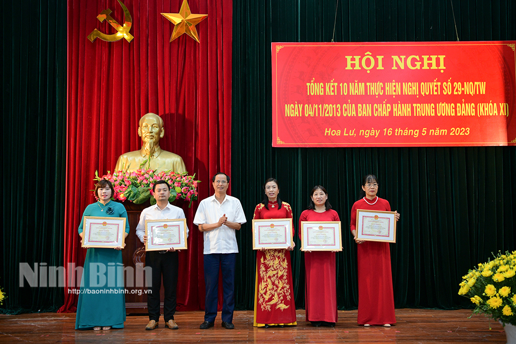 Hoa Lư Tổng kết 10 năm thực hiện Nghị quyết số 29 của Ban Chấp hành Trung ương Đảng khóa XI